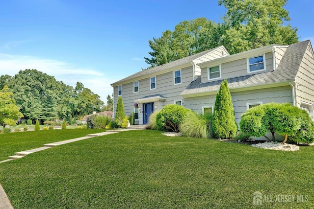 view of front of house featuring a front yard