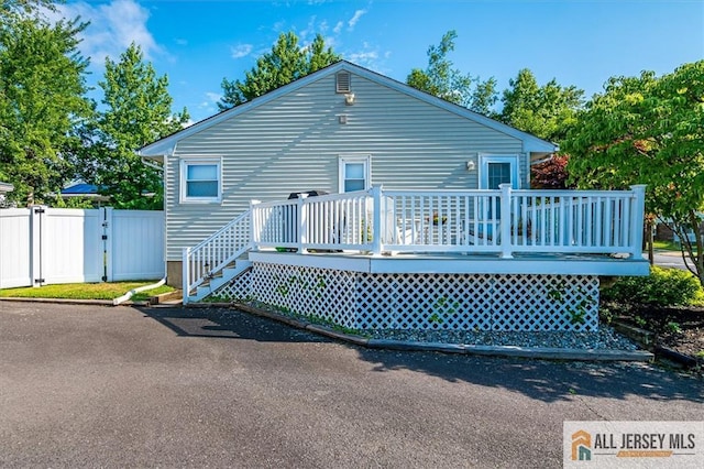 20 Melville Rd, Edison, NJ 08817 - back of house with a wooden deck and a gate