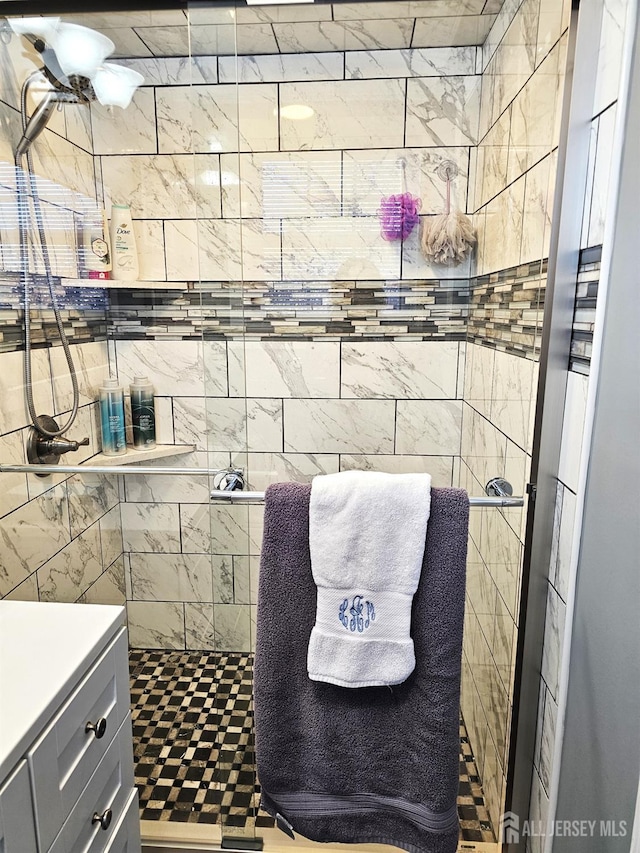 402 Raritan Ave, Middlesex, NJ 08846 - full bath with tiled shower and vanity