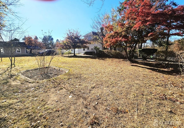 402 Raritan Ave, Middlesex, NJ 08846 - view of grassy yard