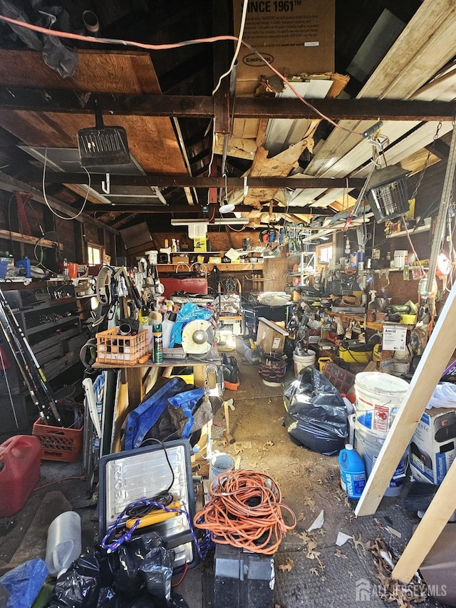 402 Raritan Ave, Middlesex, NJ 08846 - misc room featuring a workshop area