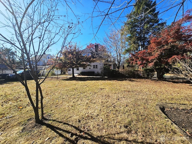 402 Raritan Ave, Middlesex, NJ 08846 - view of green lawn