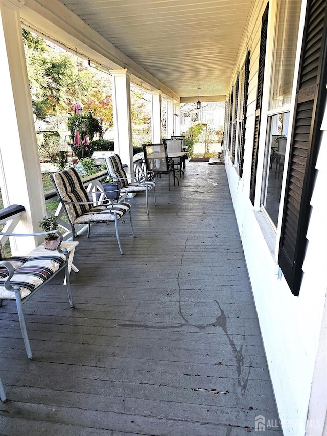 402 Raritan Ave, Middlesex, NJ 08846 - view of wooden porch