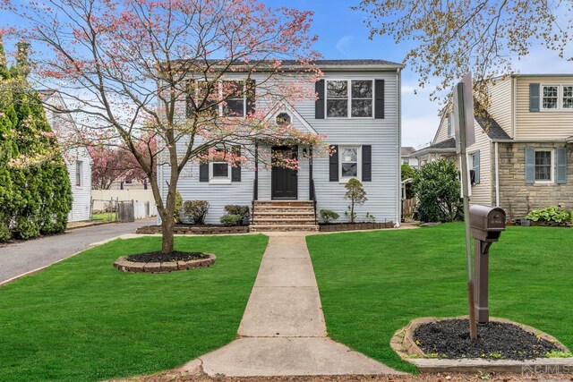 view of front of property with a front yard