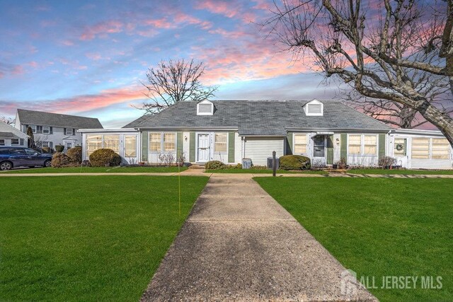 view of front of house with a front lawn