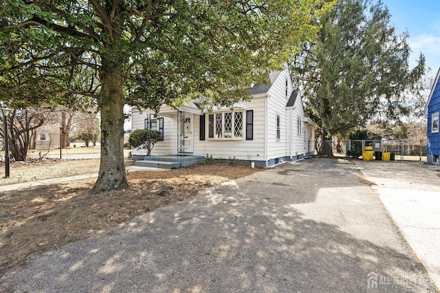 view of front of house featuring fence