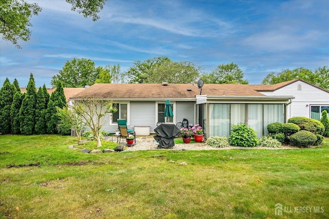 106-B Hemlock Plz, Monroe, NJ 08831 - back of house with a yard and a patio