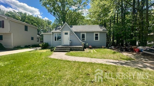 496 Calvert Rd, North Brunswick, NJ 08902 - view of front of property with a front lawn