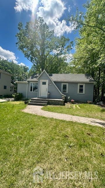 496 Calvert Rd, North Brunswick, NJ 08902 - view of front of property featuring a front lawn