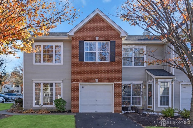 view of front facade featuring a garage