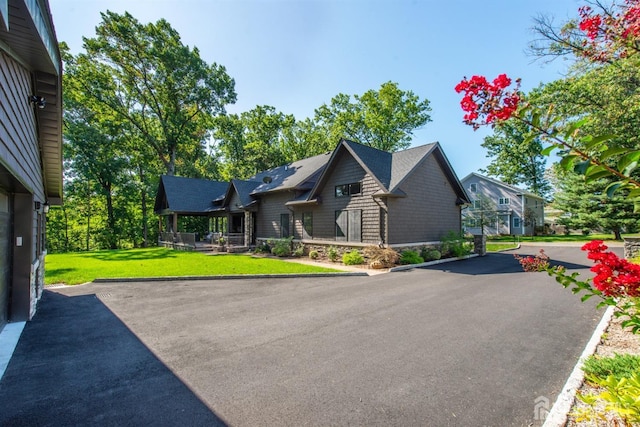 view of front of property with a front yard