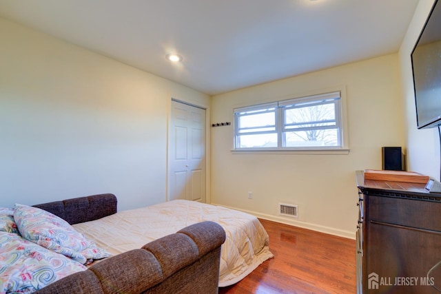 117 Whitman St, Carteret, NJ 07008 - bedroom with baseboards, visible vents, dark wood-style flooring, and recessed lighting