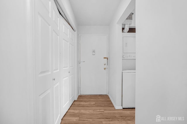 529 Sharon Garden Ct, Woodbridge Proper, NJ 07095 - corridor with stacked washer / drying machine and light wood finished floors