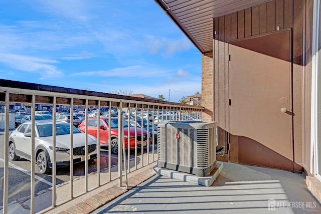 529 Sharon Garden Ct, Woodbridge Proper, NJ 07095 - view of balcony