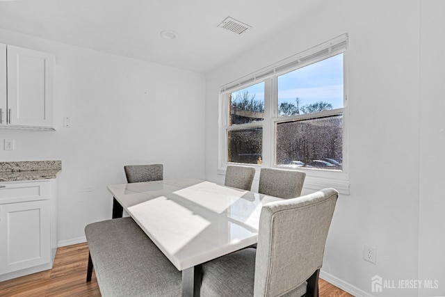 529 Sharon Garden Ct, Woodbridge Proper, NJ 07095 - dining area featuring light wood-style floors