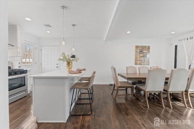 dining room featuring recessed lighting, baseboards, dark wood-style flooring, and visible vents