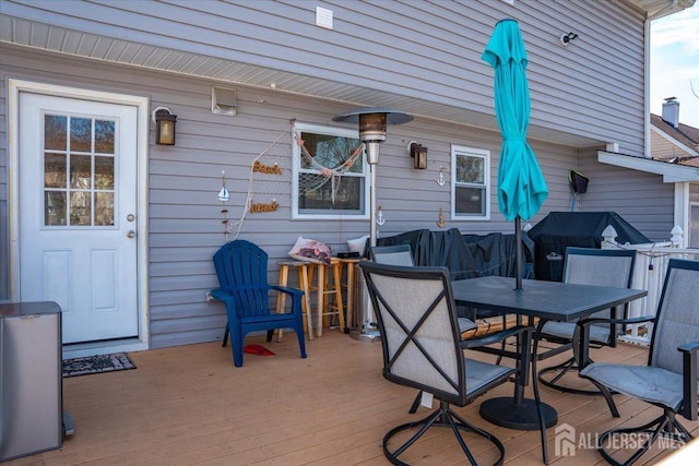 deck with outdoor dining space