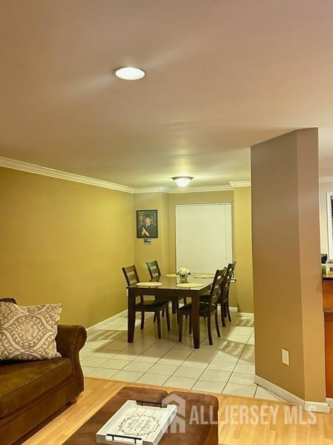 29 Gate House Ln, Edison, NJ 08820 - dining area with crown molding, light tile patterned floors, and baseboards