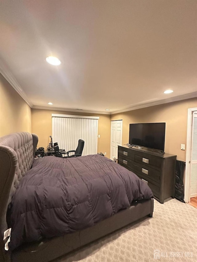 bedroom featuring recessed lighting, crown molding, and carpet
