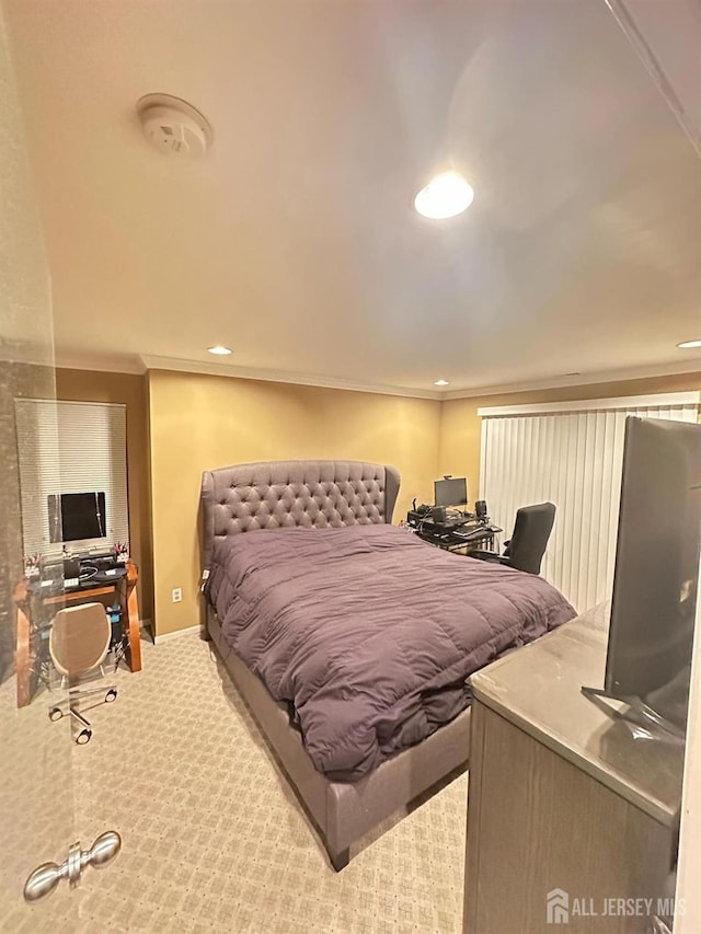 bedroom featuring carpet flooring, recessed lighting, and crown molding