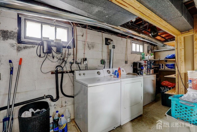 12 Euclid Rd, South Amboy, NJ 08879 - laundry area featuring washing machine and dryer