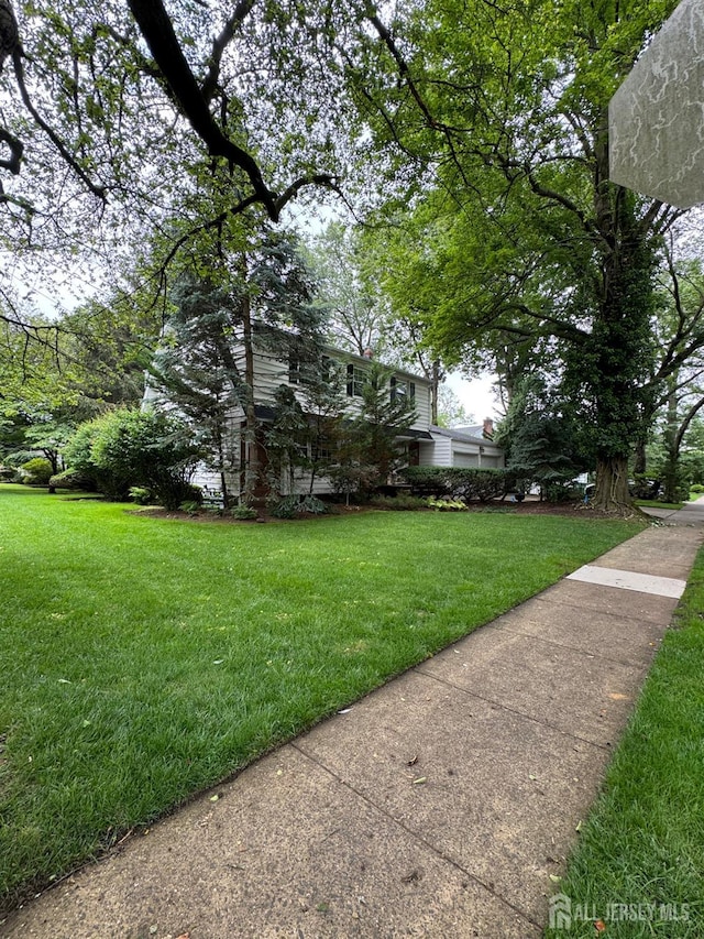 13 Concord St, Edison, NJ 08820 - view of green lawn