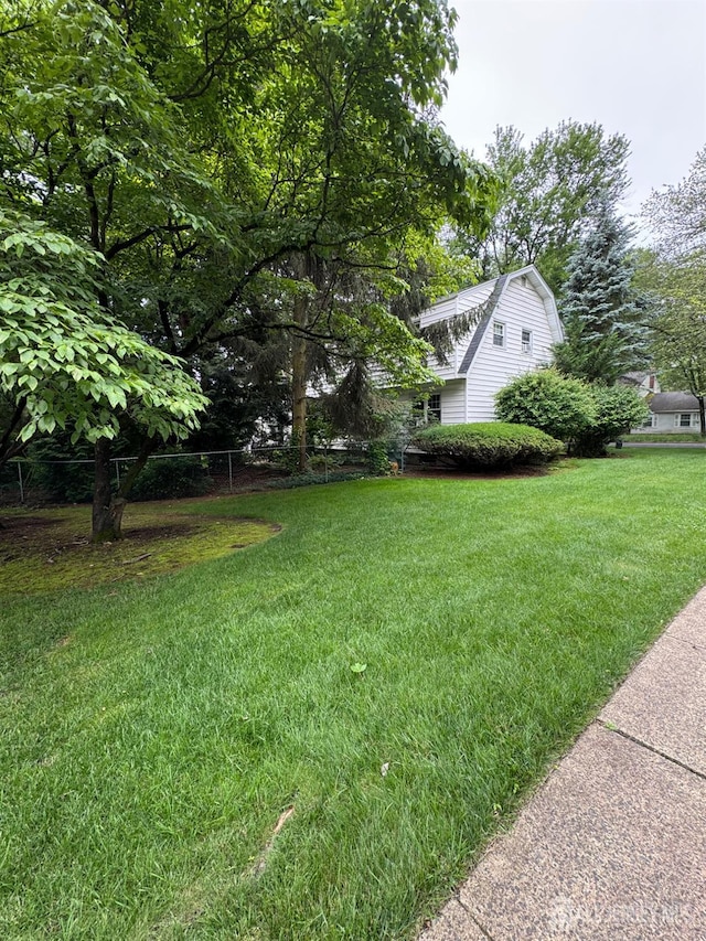 13 Concord St, Edison, NJ 08820 - view of green lawn