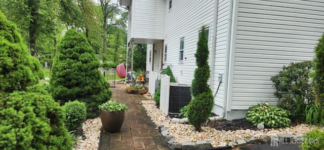 95 Gravel Hill-Spotswood Rd, Monroe, NJ 08831 - view of side of home featuring central air condition unit