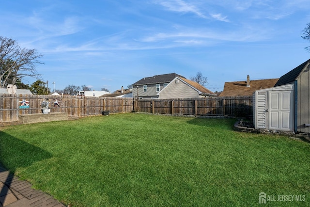 view of yard with a storage shed