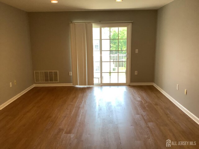 931 Cedar Ct, New Brunswick, NJ 08901 - empty room featuring dark wood-style floors and recessed lighting