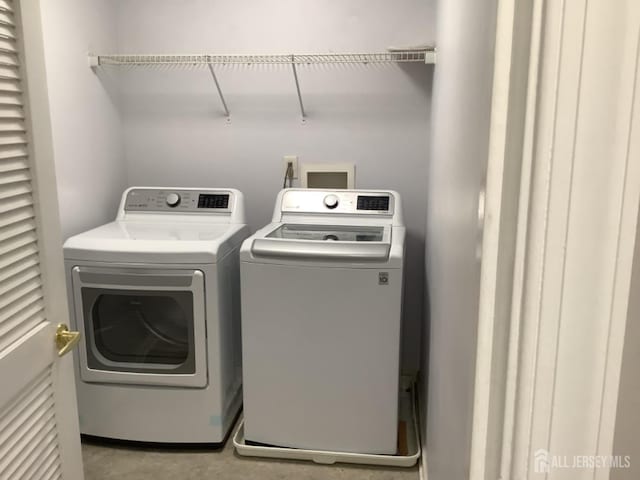 931 Cedar Ct, New Brunswick, NJ 08901 - laundry room featuring washer and clothes dryer