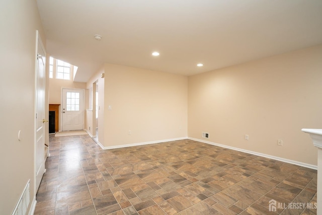 unfurnished room featuring visible vents, recessed lighting, and baseboards