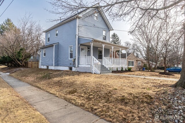 view of front facade with covered porch