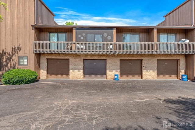 215 Kingsberry Dr, Franklin Twsp, NJ 08873 - view of building exterior featuring a garage and asphalt driveway
