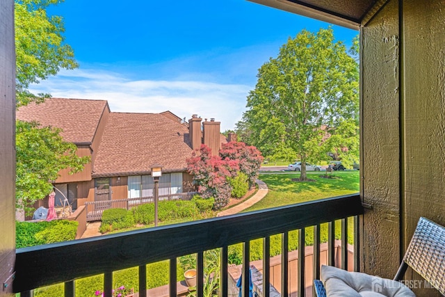 215 Kingsberry Dr, Franklin Twsp, NJ 08873 - view of balcony