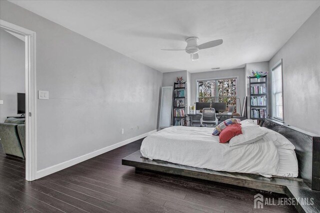 bedroom with dark wood-type flooring and ceiling fan