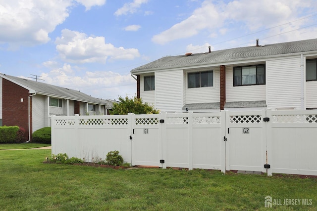 1-G Quincy Cir S, Brunswick, NJ 08810 - view of yard with a gate