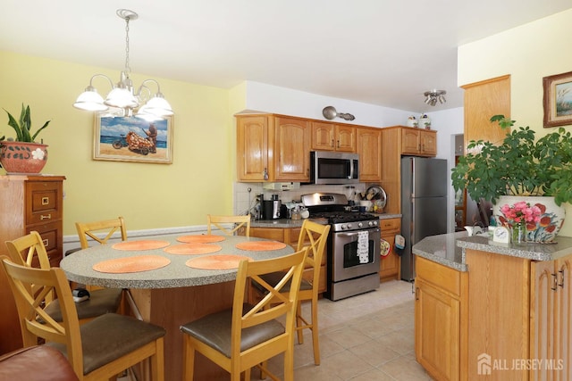 1-G Quincy Cir S, Brunswick, NJ 08810 - kitchen with stainless steel appliances, a breakfast bar area, decorative backsplash, a chandelier, and light tile patterned floors