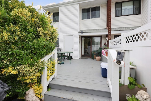 1-G Quincy Cir S, Brunswick, NJ 08810 - view of wooden terrace