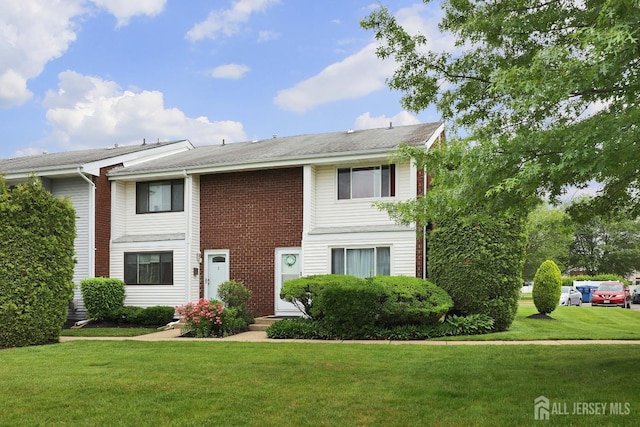 1-G Quincy Cir S, Brunswick, NJ 08810 - view of front of property featuring a front lawn and brick siding