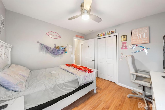 bedroom with light wood-type flooring, ceiling fan, and a closet