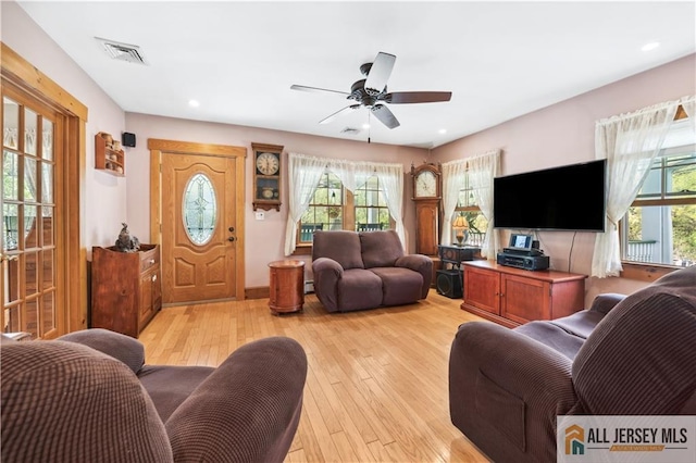 living area featuring light wood-style floors, healthy amount of natural light, a ceiling fan, and recessed lighting