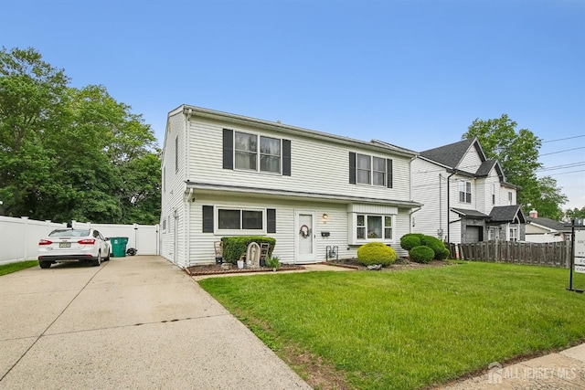 view of front facade featuring concrete driveway