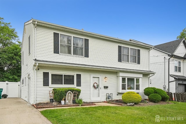 30 Kenmore Rd, Edison, NJ 08817 - traditional home with a gate