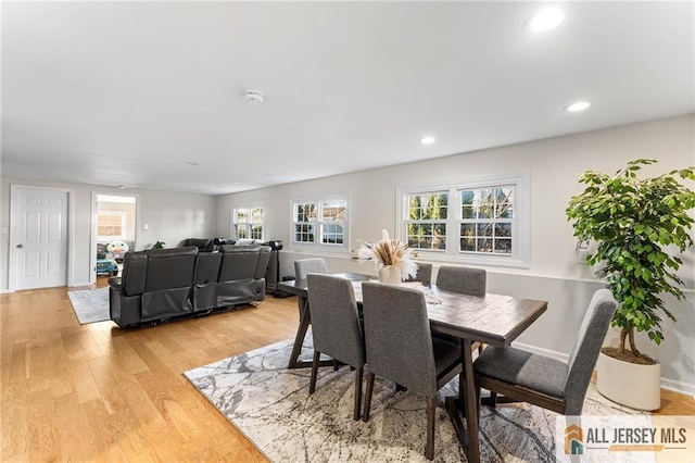 dining room featuring recessed lighting, light wood-type flooring, and baseboards