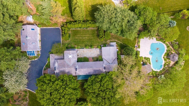 7 Finch Ct, West Windsor, NJ 08550 - drone / aerial view of a pool