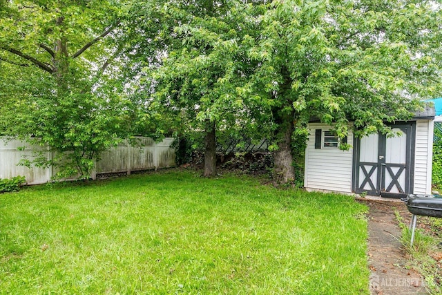 115 W Woodbridge Ave W, Iselin, NJ 08830 - view of yard featuring a storage shed