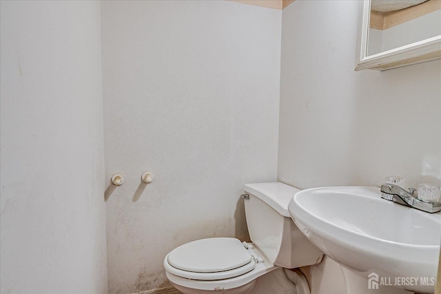 115 W Woodbridge Ave W, Iselin, NJ 08830 - half bath with toilet and a sink