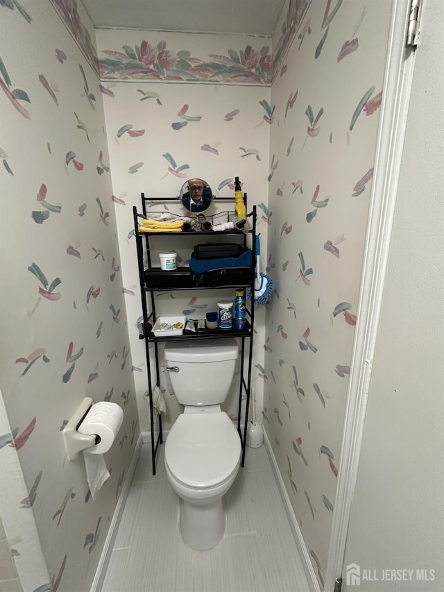 401 Jesse Way, Piscataway, NJ 08854 - bathroom featuring toilet, wallpapered walls, baseboards, and tile patterned flooring