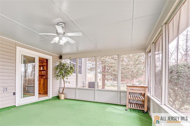 unfurnished sunroom with a healthy amount of sunlight and ceiling fan